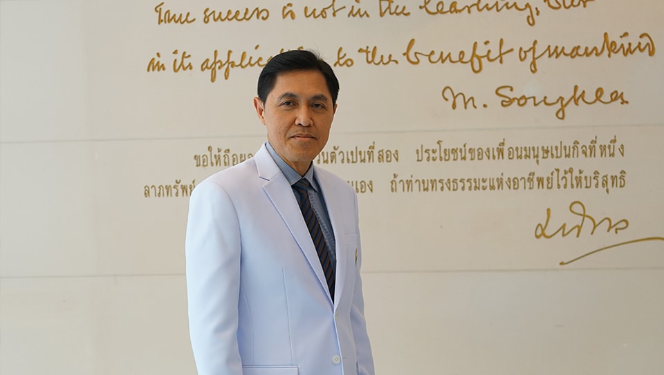 Dr Tawesak Tanwandee notes that a shift to value-based healthcare is leading to cost savings in Thai health systems 